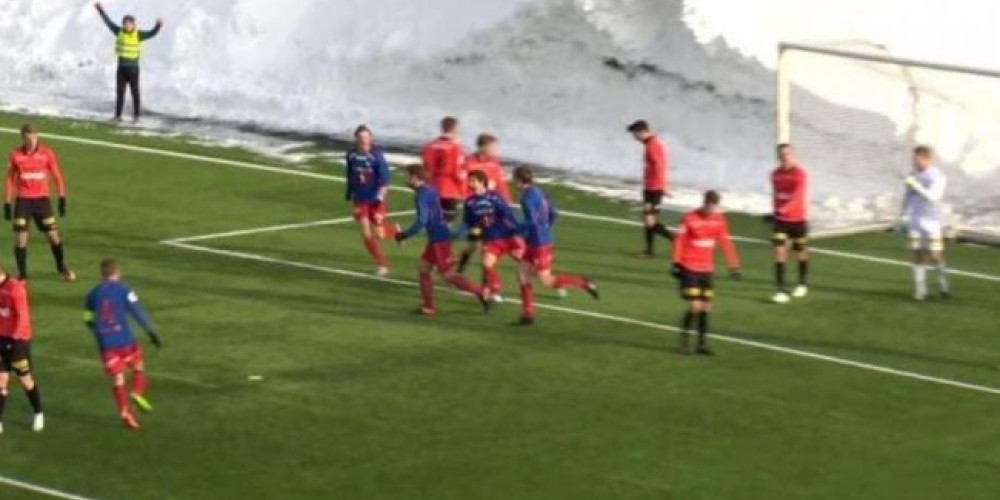 El partido que se jugó con una ‘pared de nieve’ detrás del arco