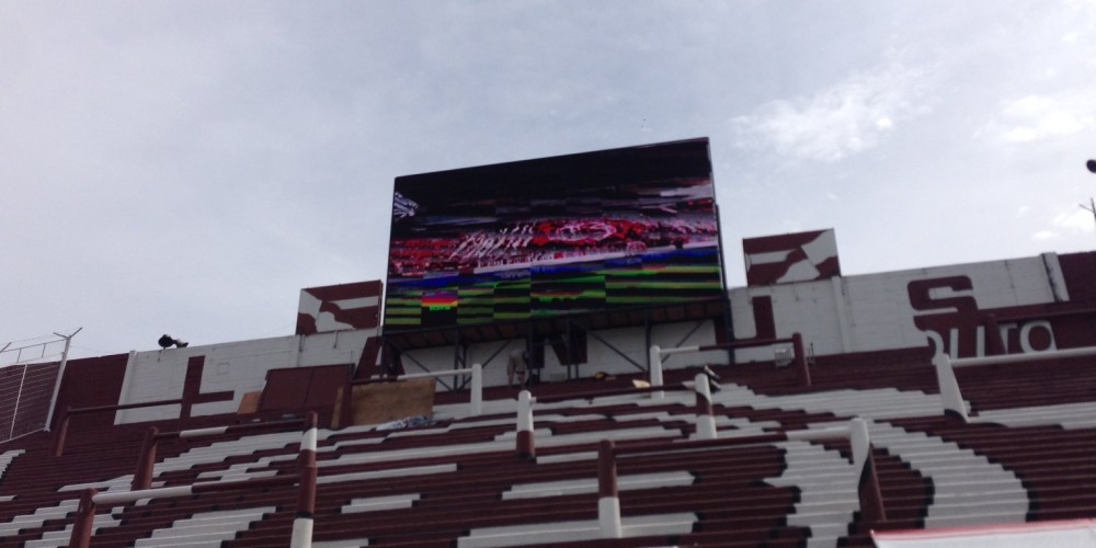 Lan&uacute;s inaugur&oacute; una pantalla LED full color junto a Publicidad Est&aacute;tica Internacional