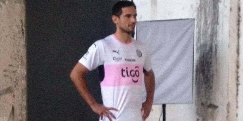 Olimpia de Paraguay utilizará una camiseta rosa durante octubre