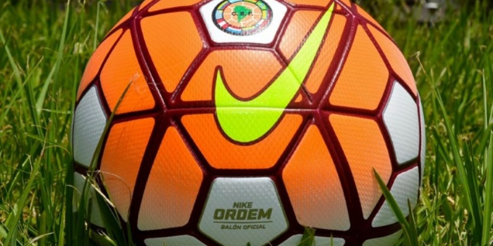La pelota Nike Ordem de la Copa Libertadores 2016