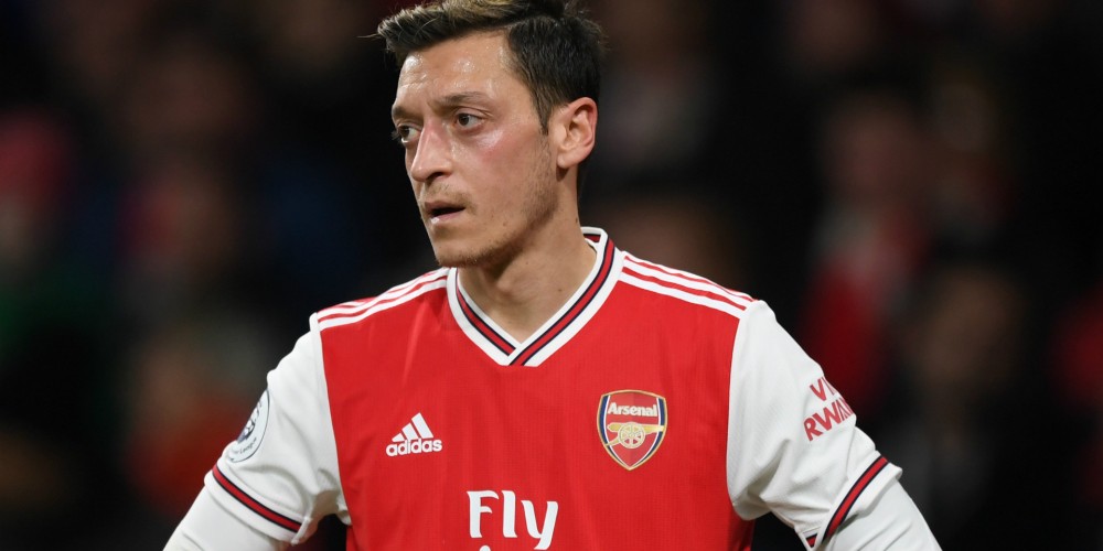 Mesut Özil impone curiosas condiciones en su contrato para renovar con el Arsenal