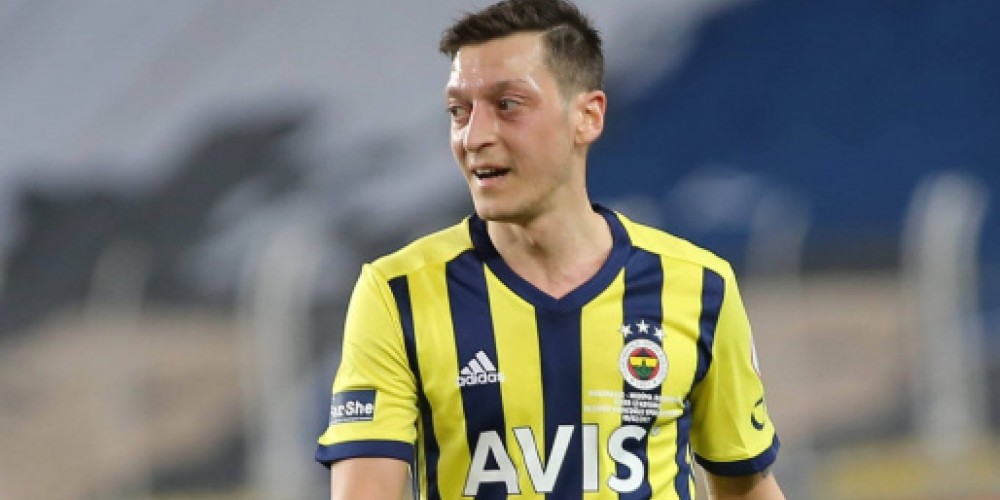 Desde botines, hasta su propio NFT y una marca de caf&eacute;; todos los negocios de Mesut Ozil