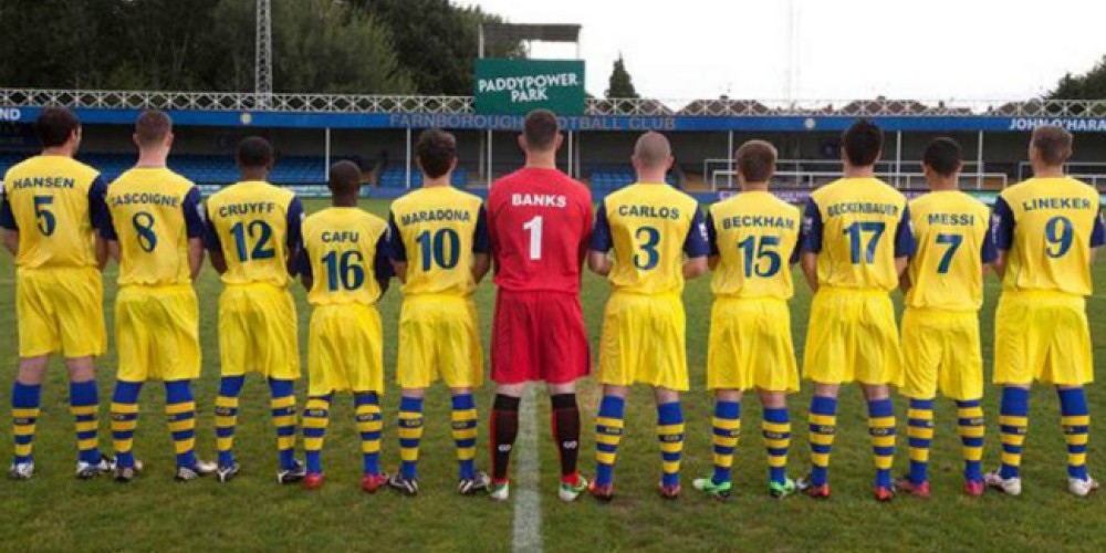 Un club inglés sorprende y "ficha" a Messi, Maradona, Pelé y Cruyff