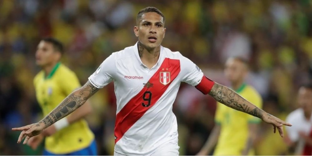 Los números de Paolo Guerrero, el delantero que siempre suena en Boca y nunca llega