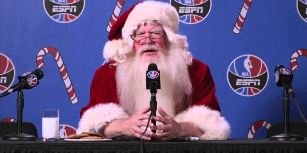 Pap&aacute; Noel dio una conferencia de prensa en la NBA palpitando el &ldquo;Christmas Day&rdquo;