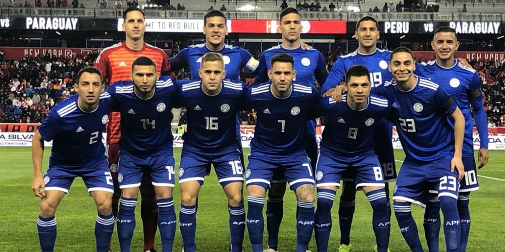 Paraguay present&oacute; su nueva camiseta alternativa en el &uacute;ltimo amistoso ante Per&uacute;