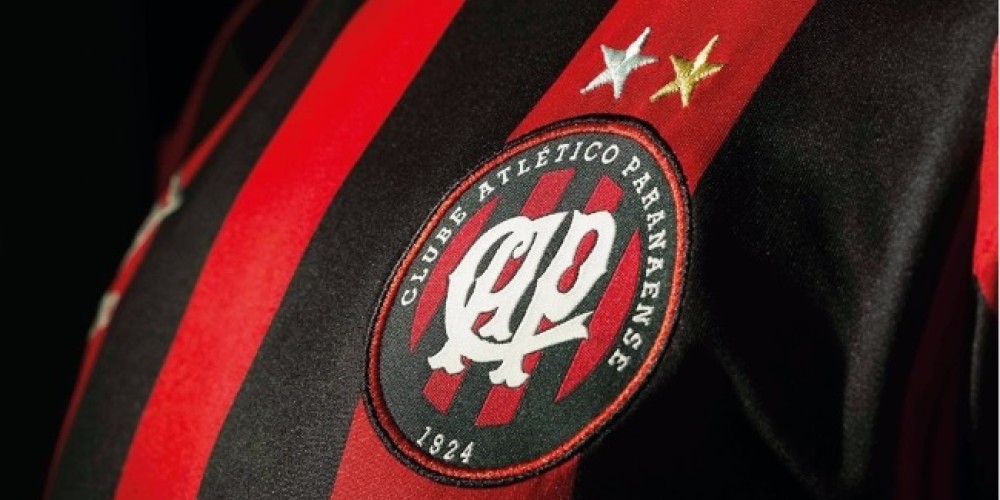Atl&eacute;tico Paranaense podr&iacute;a cambiar sus cl&aacute;sicos colores, &iquest;lucir&aacute; un unifome en honor a Bolsonaro?