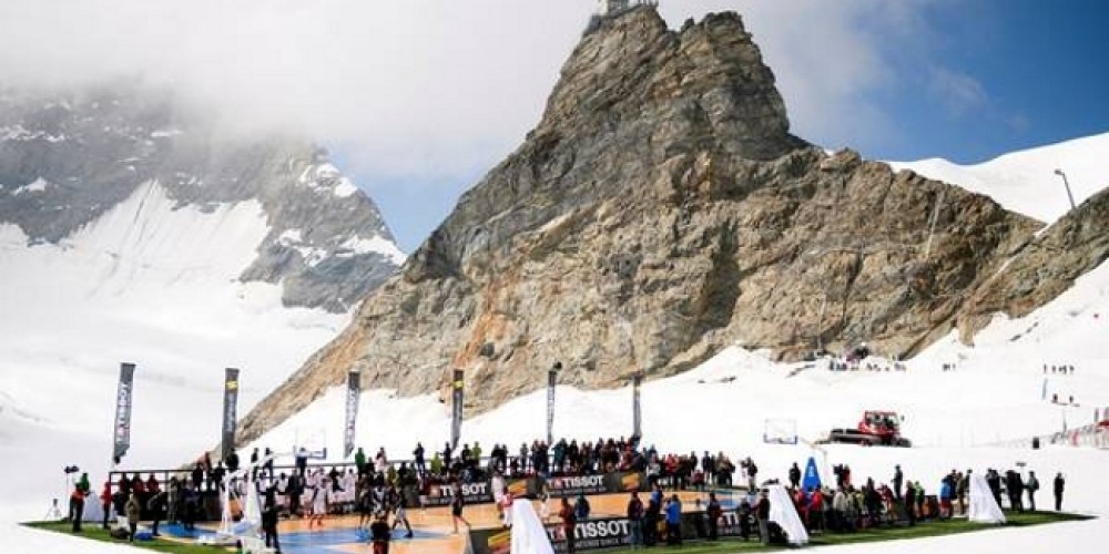 Tony Parker jugó al básquet en una cumbre nevada