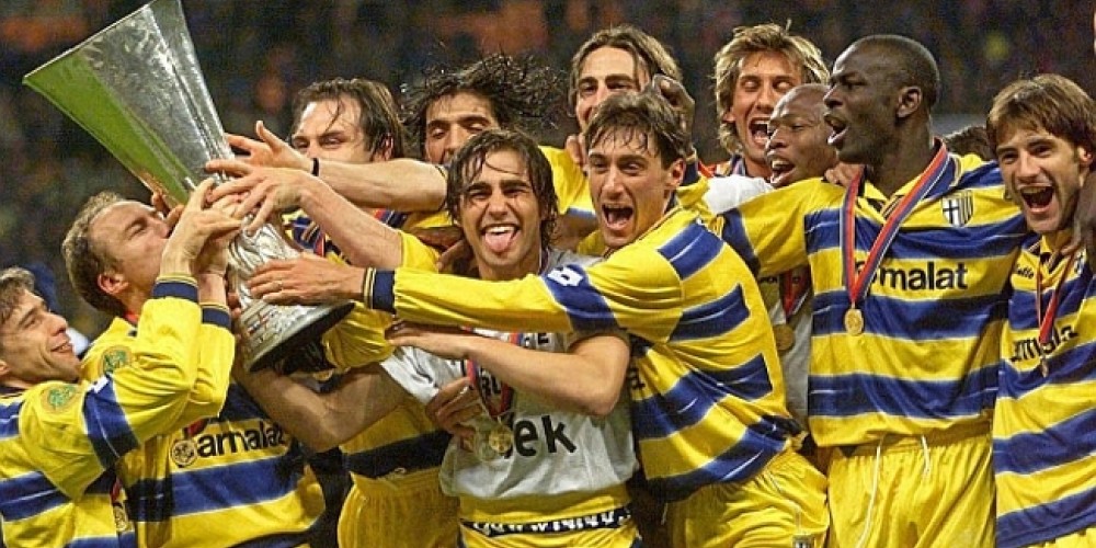 Para recaudar dinero, el Parma vende sus trofeos