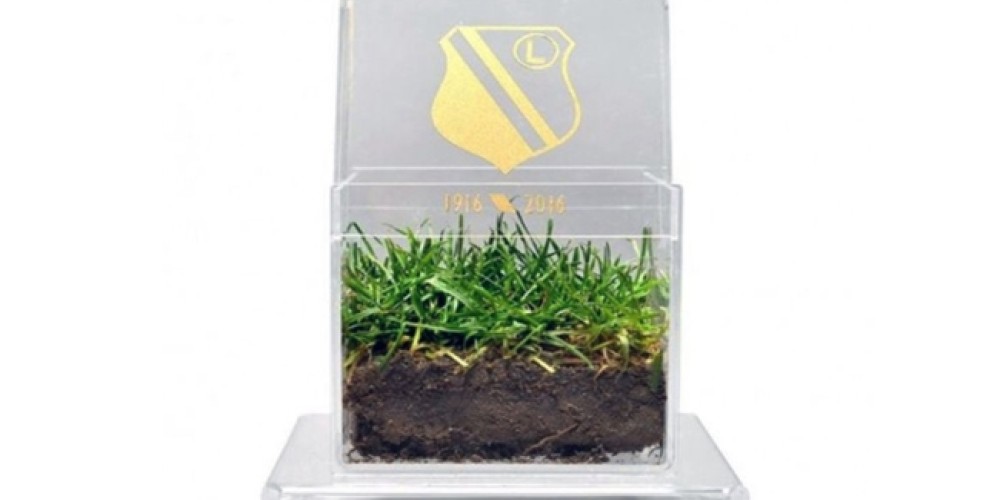 Un campeón europeo vende el pasto de su cancha