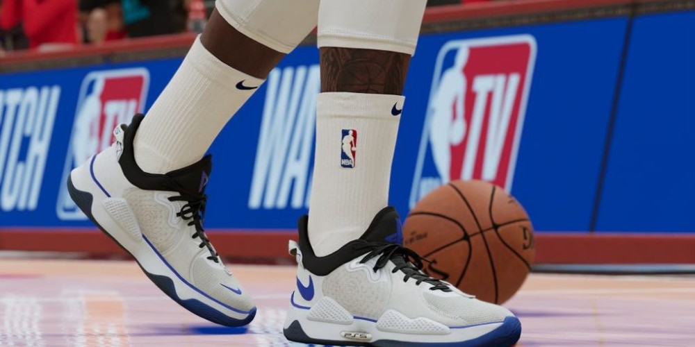El jugador de la NBA Paul George present&oacute; unas zapatillas inspiradas en la PlayStation 5