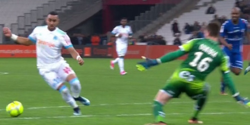 La gambeta de Payet que lesionó al arquero