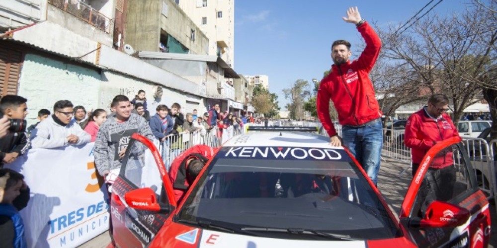 Pechito López visitó Fuerte Apache con su Citroën C-Elysée