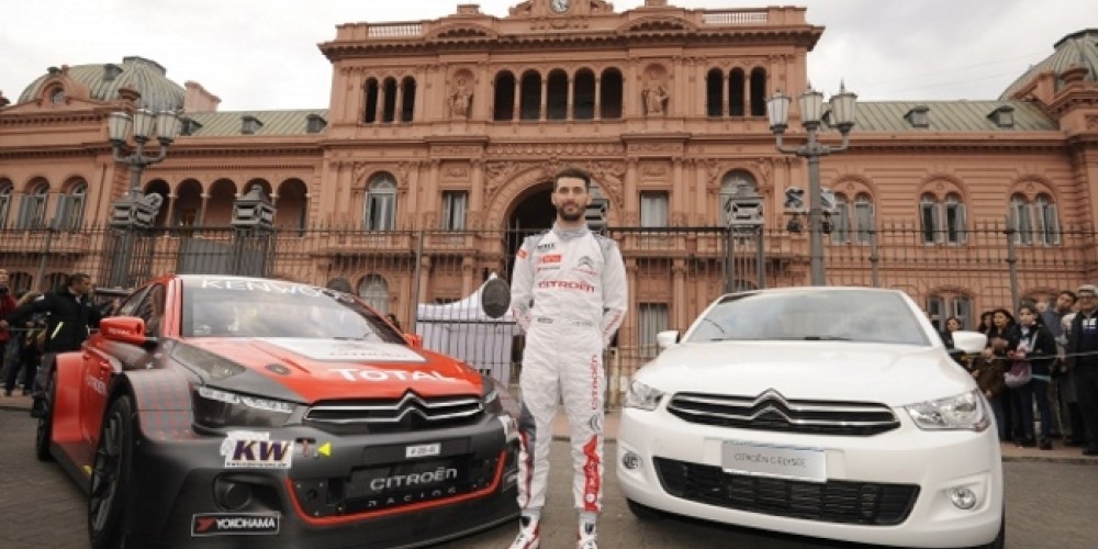 "Pechito" L&oacute;pez recorri&oacute; la ciudad a bordo de su CITRO&Euml;N C-ELYS&Eacute;E campe&oacute;n del mundo