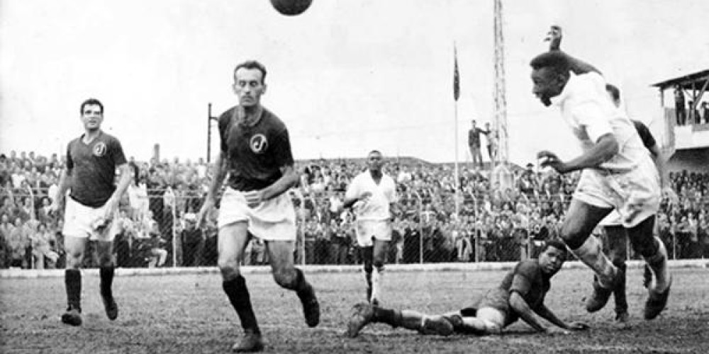 Una empresa de computadoras recreó el “gol más lindo” de Pelé