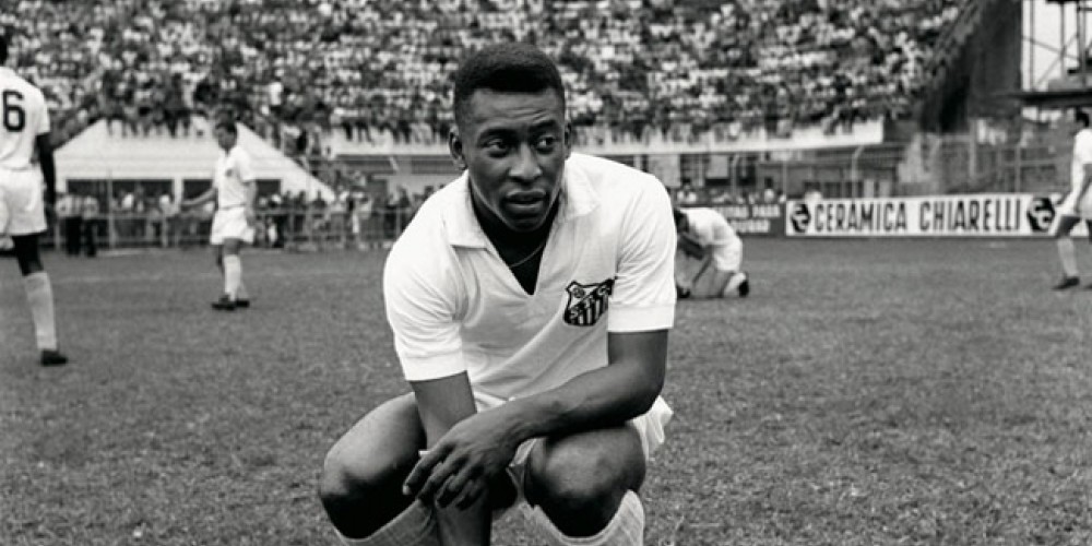 Pel&eacute; firm&oacute; un contrato vitalicio con el Santos para explotar su imagen comercial