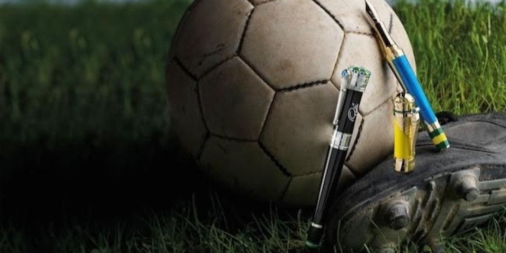 Se vende una lapicera de Pel&eacute; fabricada de oro s&oacute;lido