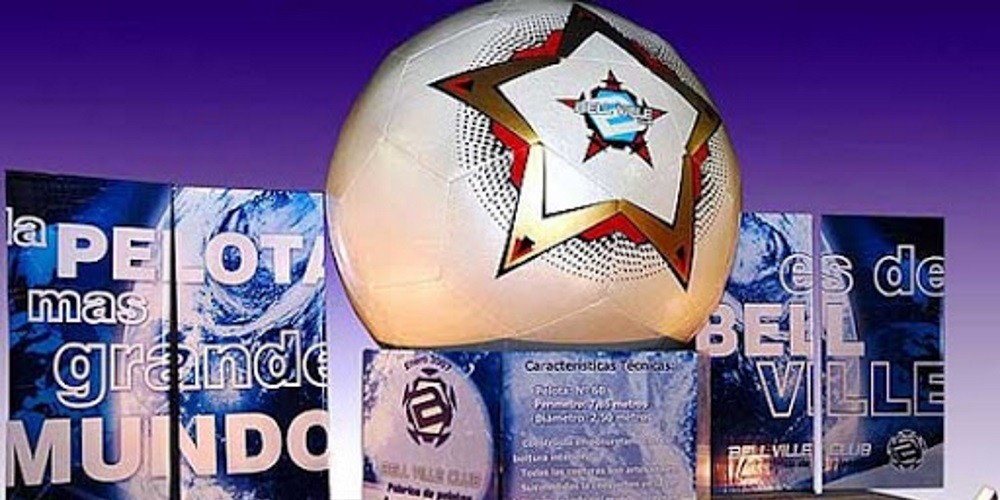 La historia de la pelota de fútbol más grande del mundo, un invento argentino