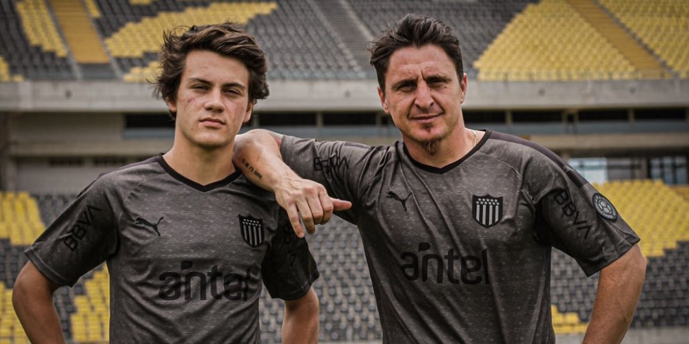 Peñarol presentó su tercera camiseta