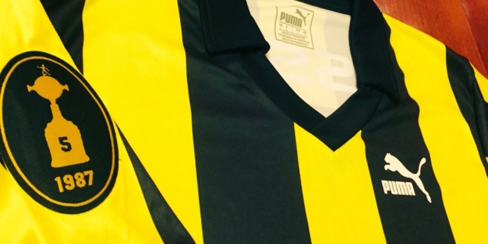 Peñarol homenajeó a los campeones del ’87 con un diseño vintage en sus camisetas
