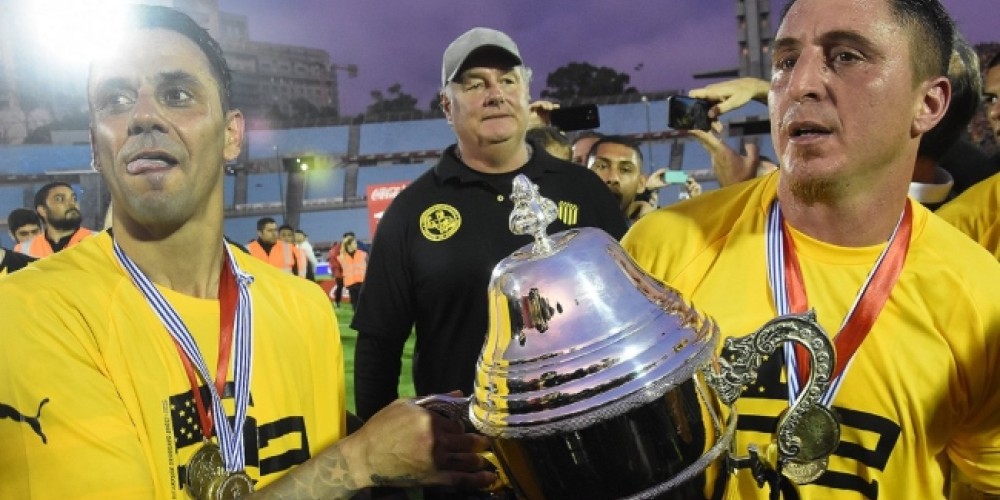 Peñarol se perfila para festejar su 52° título frente a un equipo argentino