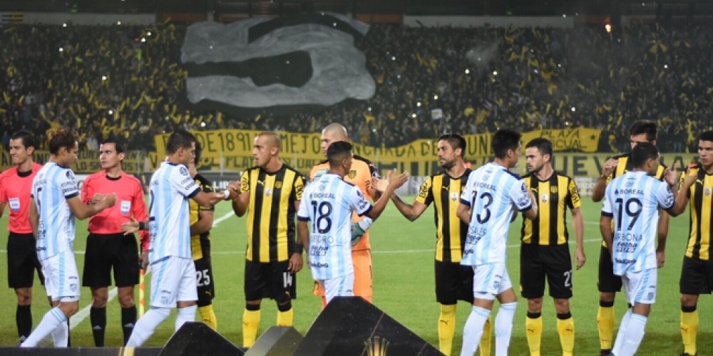 Pe&ntilde;arol reparti&oacute; cartillas hist&oacute;ricas, econ&oacute;micas y culturales de Tucum&aacute;n a sus jugadores