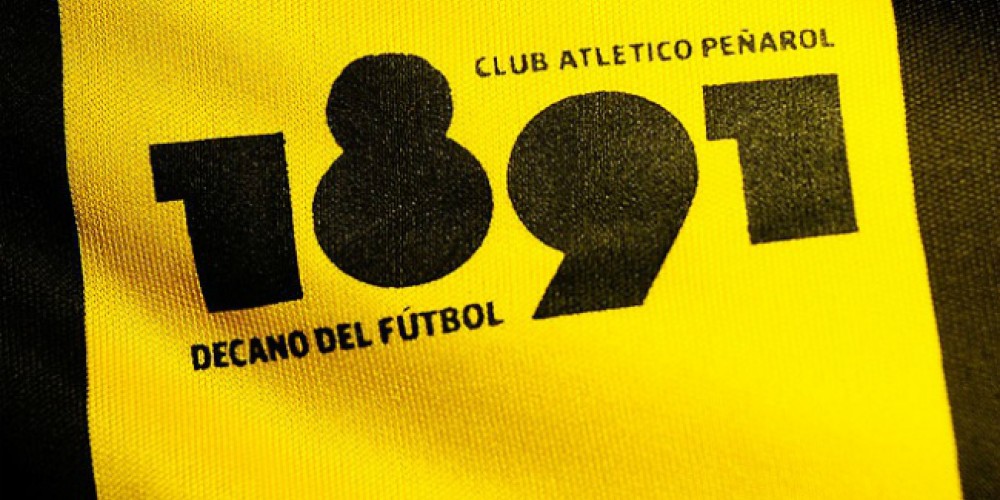 Pe&ntilde;arol present&oacute; camiseta y nuevo sponsor