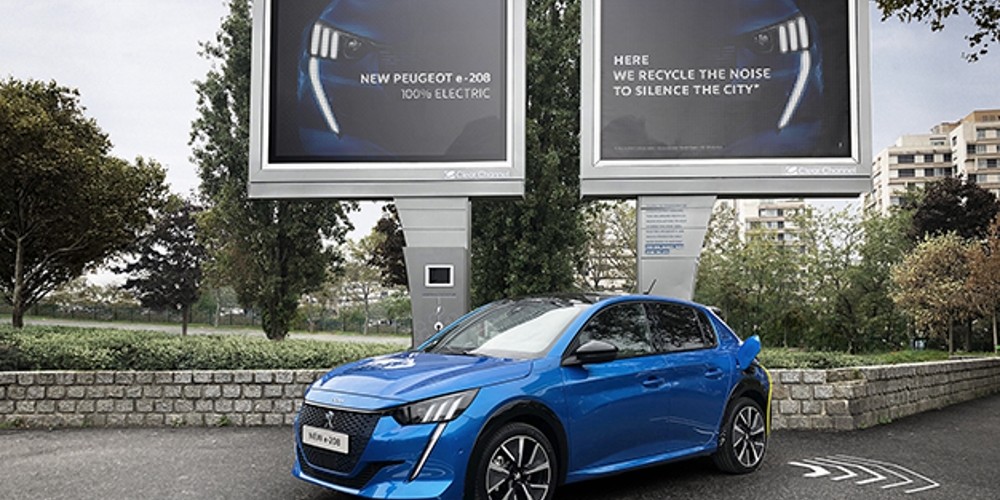 Peugeot rompe el molde y crea vallas publicitarias que transforman el ruido en energía para sus autos eléctricos