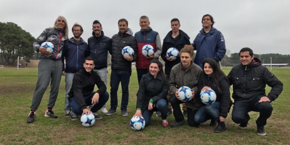 Marketing Registrado realizó una donación de pelotas a Pinamar