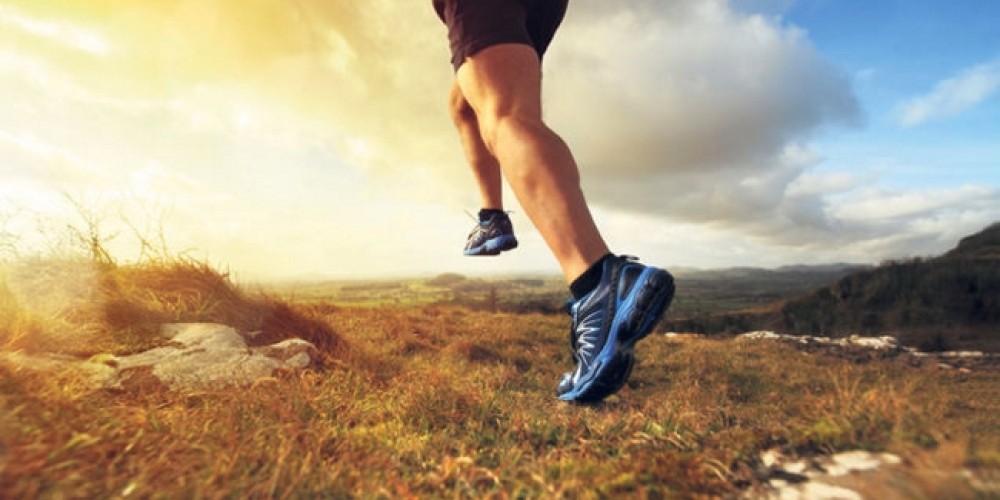 Trucos para subir y bajar en terrenos de montaña al practicar carrera
