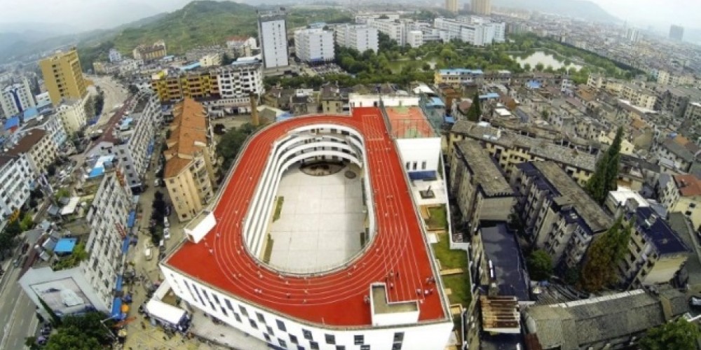 Se construy&oacute; una pista de atletismo en una terraza en China