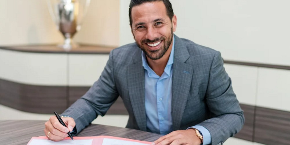 El histórico Claudio Pizarro fue presentado como embajador del Bayern Múnich