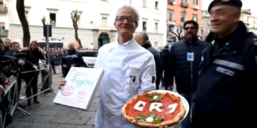 Presentan una pizza especial para Cristiano Ronaldo en Nápoles