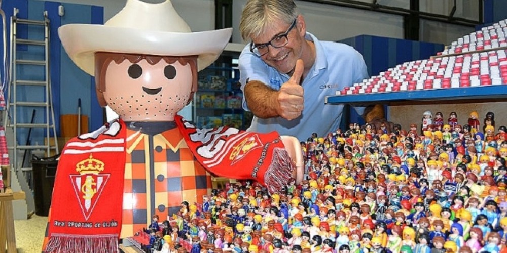 Un club español construye su estadio con PlayMobils