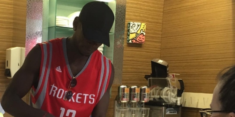 Pogba vendi&oacute; helados en Manchester