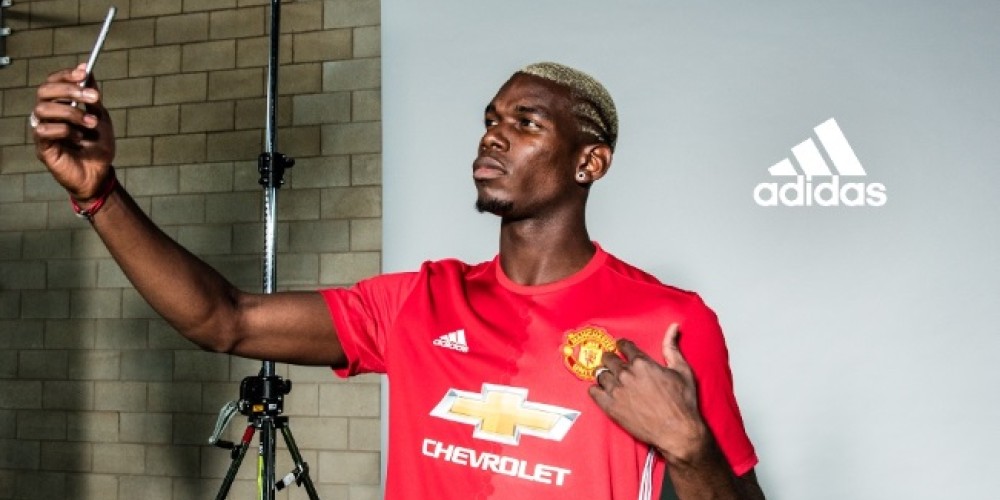 Con música y fútbol, adidas celebra la transferencia récord de Pogba al Manchester United