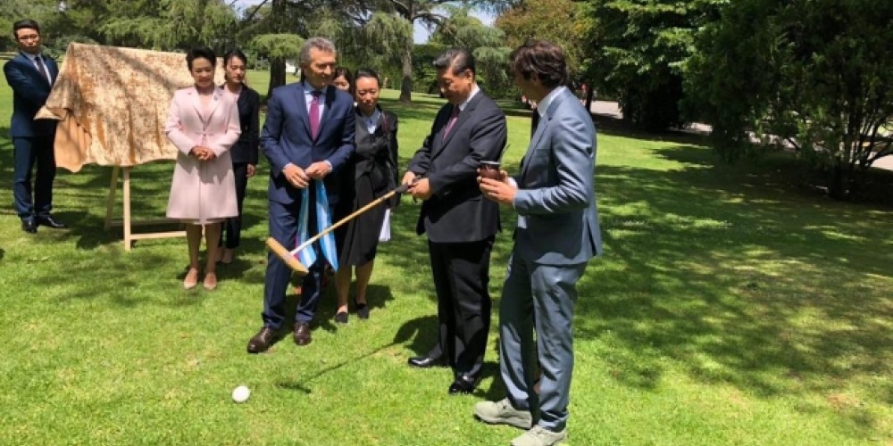 El presidente de China se anim&oacute; a &ldquo;taquear&rdquo; y fue homenajeado por la Asociaci&oacute;n Argentina de Polo
