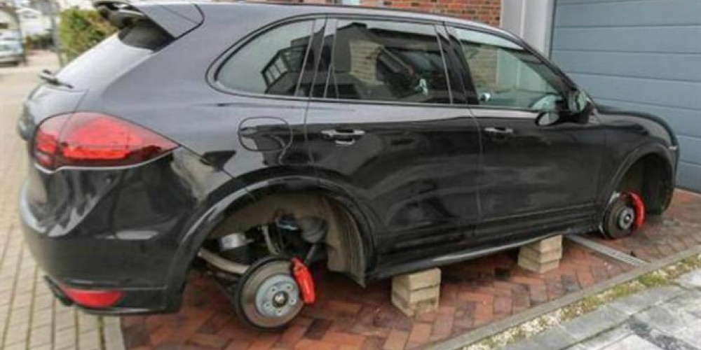 El Porsche de Lewandowski sufre por su pase al Bayern Munich