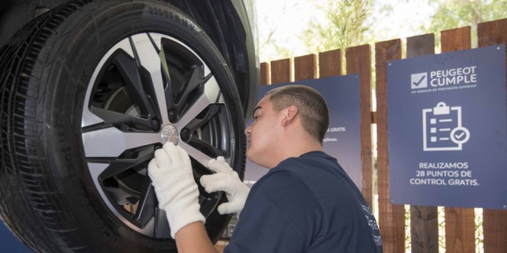 Postventa Peugeot en verano, un espacio exclusivo para dejar tu Peugeot en manos de expertos