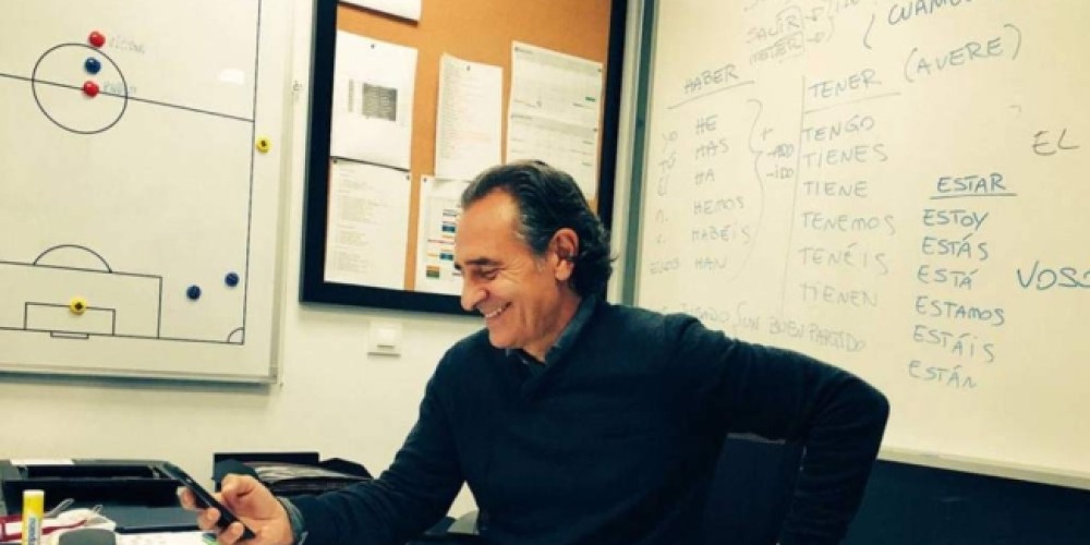 El italiano Prandelli se anota verbos en español para dirigir al Valencia