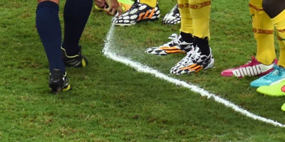 Los árbitros de la Premier League también utilizarán el spray de los tiros libres