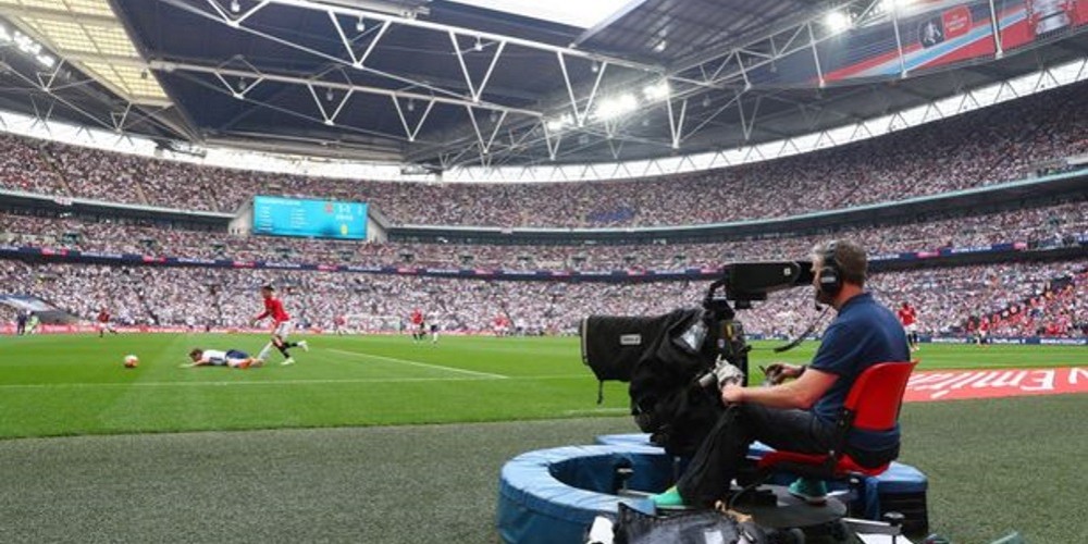 La televisi&oacute;n brit&aacute;nica perder&aacute; mil millones de euros si la Premier League no se reanuda antes de agosto