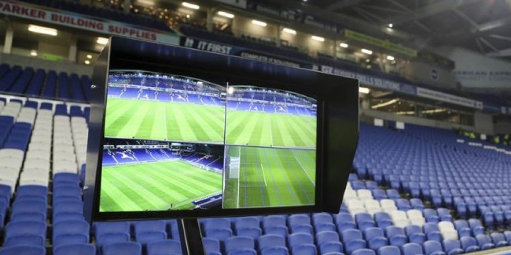 Clubes de la Premier League votan en contra del VAR para la pr&oacute;xima semana