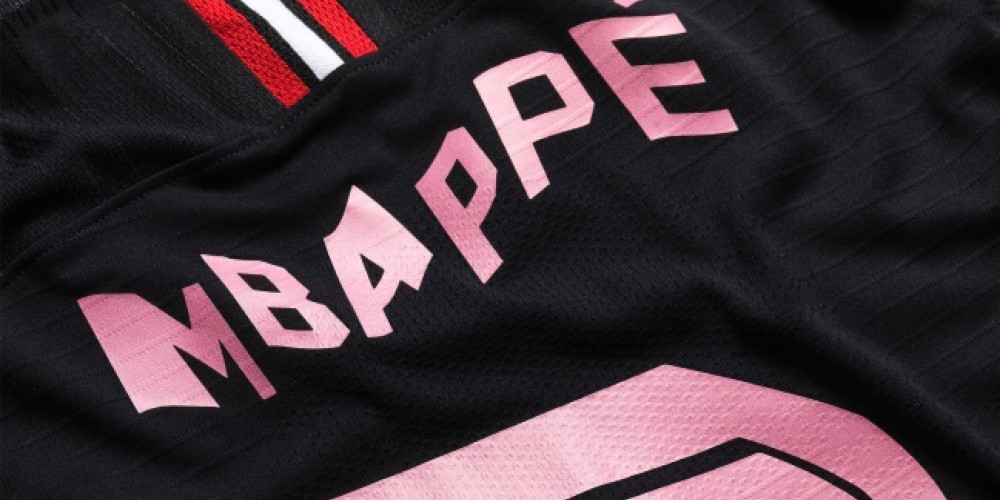 El artista que intervino las camisetas del PSG previo a un partido de Champions League