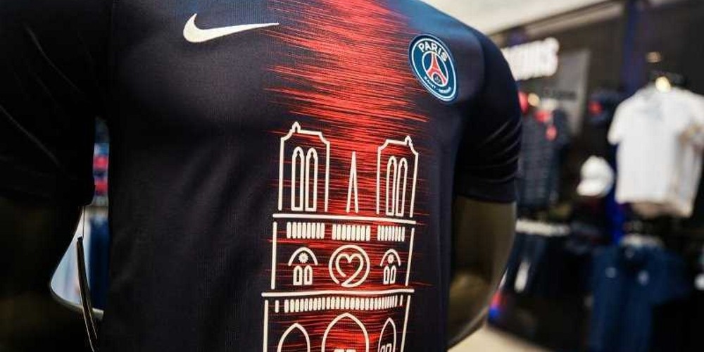 La camiseta versión Notre Dame del PSG se agotó en menos de 30 minutos