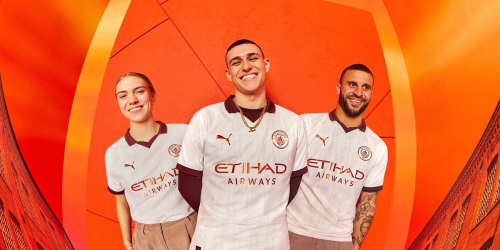 Puma y Manchester City presentaron un nuevo uniforme en la previa de la temporada