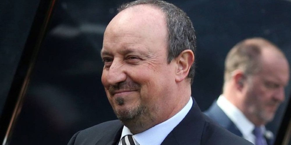 Un barbero ingl&eacute;s le ofrece cortes de pelo y cerveza gratis a Rafa Ben&iacute;tez