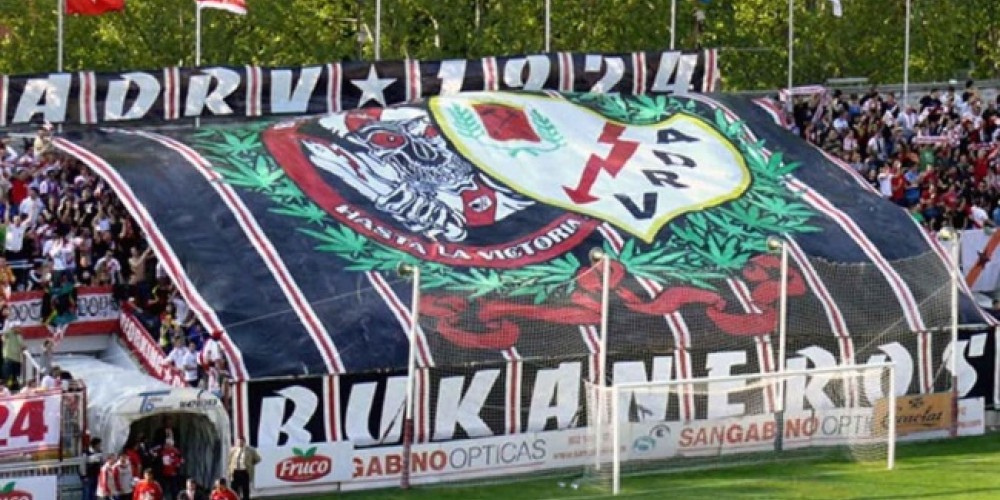 Una pelota sali&oacute; del estadio de Vallecas y rompi&oacute; un vidrio, provocando quejas en los vecinos