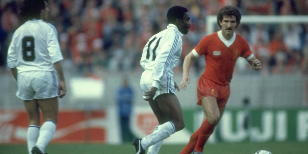 El día que el Real Madrid estrenó publicidad en su camiseta