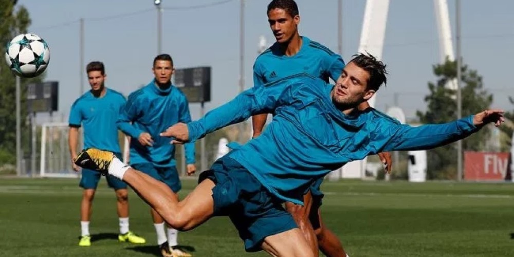 adidas presentó la nueva equipación de entrenamiento y concentración del Real Madrid mediante elegantes diseños